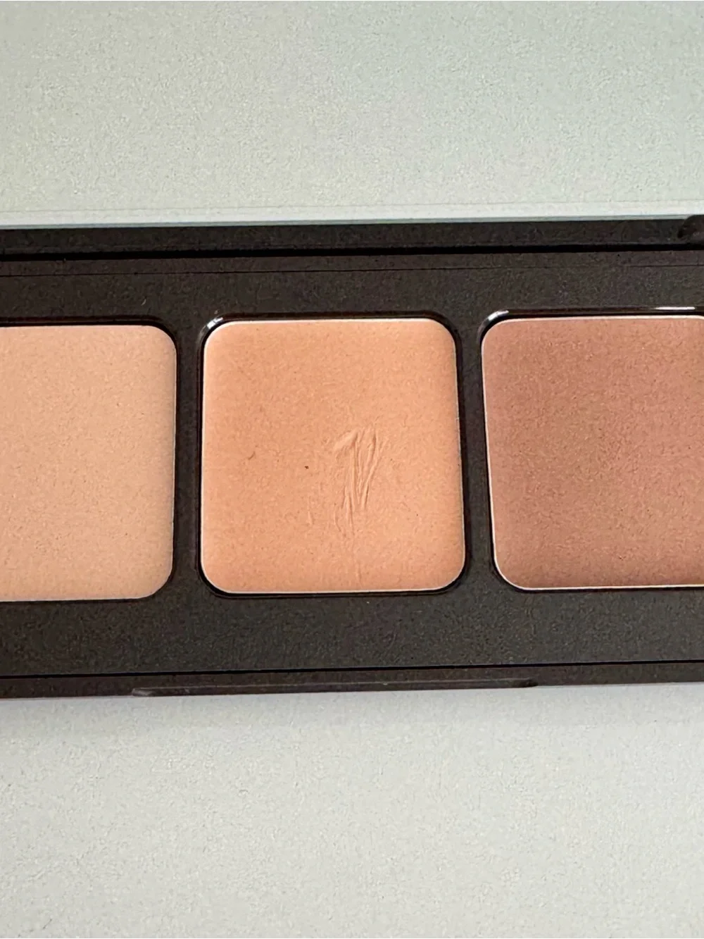 M.PH BY MARY PHILLIPS Underpainting Face Highlight & Contour Palette - Light
